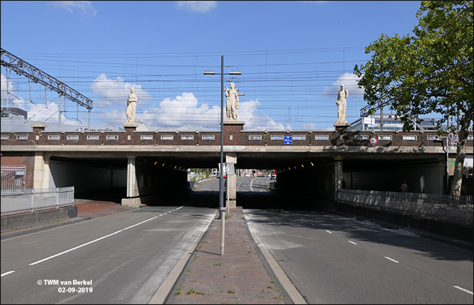 zes replica's van "Nijverheid van Eindhoven"