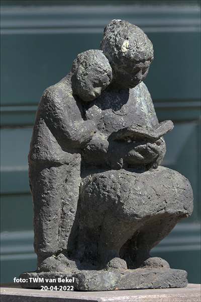 Voorlezende vrouw